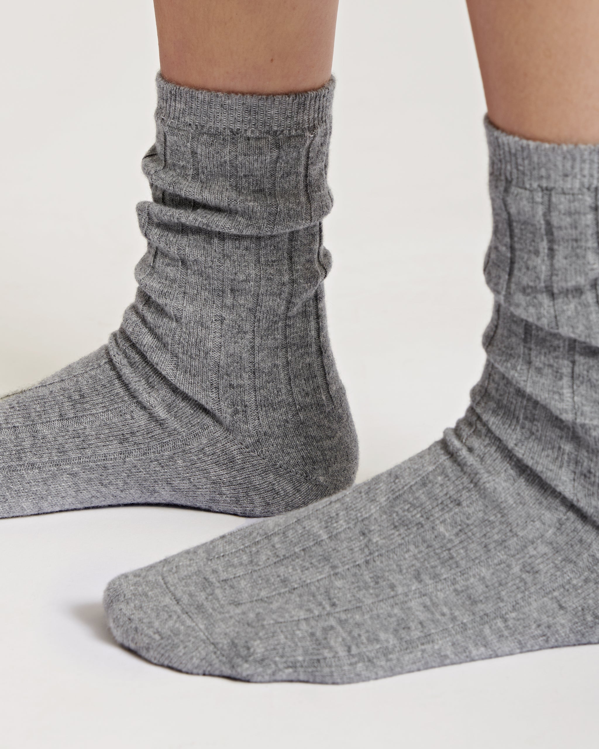 2400~Ribbed Long Socks main image 1